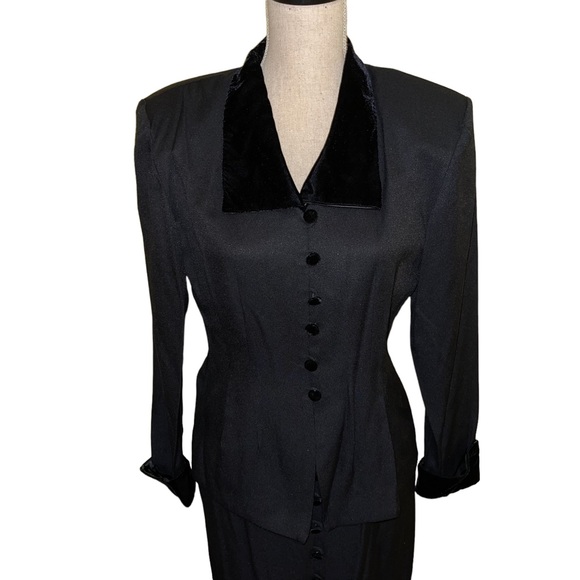 Scarlett Women’s 2 Pc Skirt Set Black Velvet Cuffs Neck Buttons Size 7/8 Vintage - Picture 2 of 11